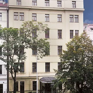 Otel Lunik, Prag