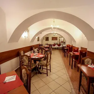 Otel Donatello, Prag